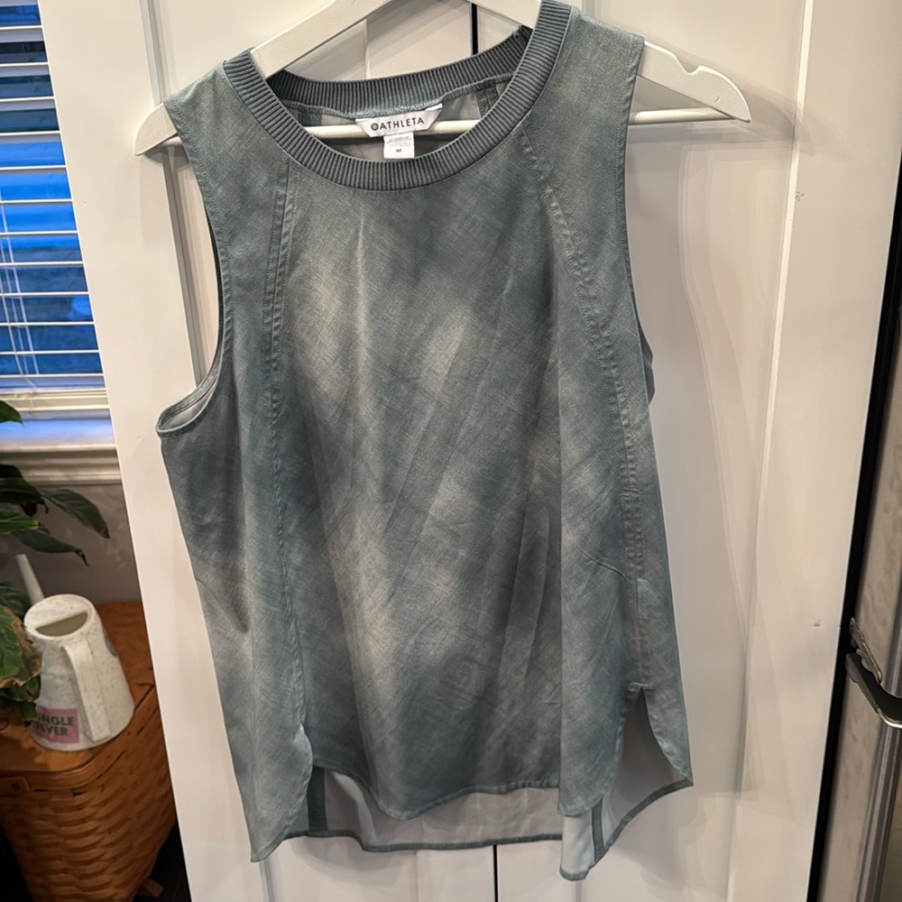 Athleta Zephyr  sleeveless tank top Size Med